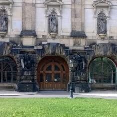 Lipsius-Bau Georg Treue-Platz 1 / Brühlsche Terrasse